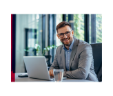 homme avec ordinateur